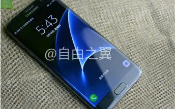 Samsung Galaxy S7 edge photographed in the wild, again