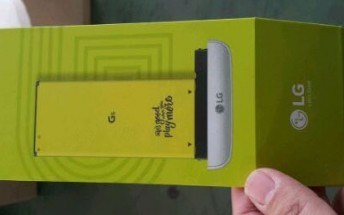 Leaked photo showcases the LG G5 Magic Slot design - sliding battery and ambitious expansion concept