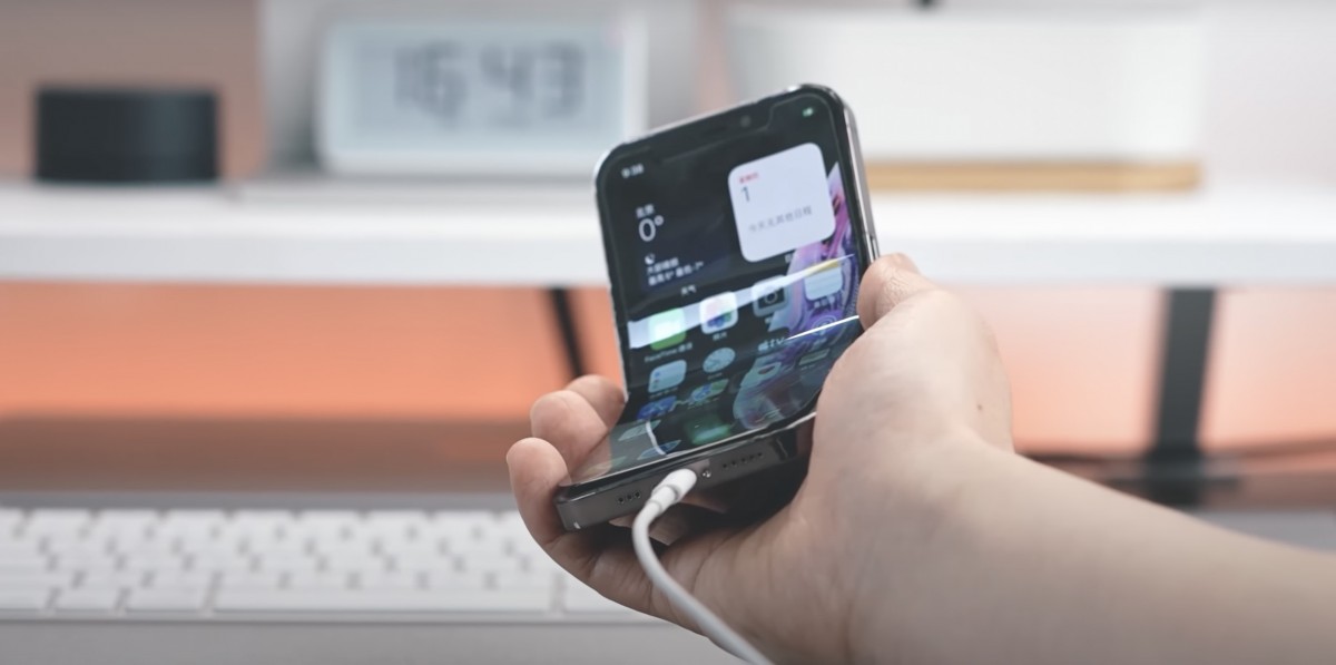 L'iPhone pieghevole è diventato realtà grazie a un progetto fai-da-te durato un anno 