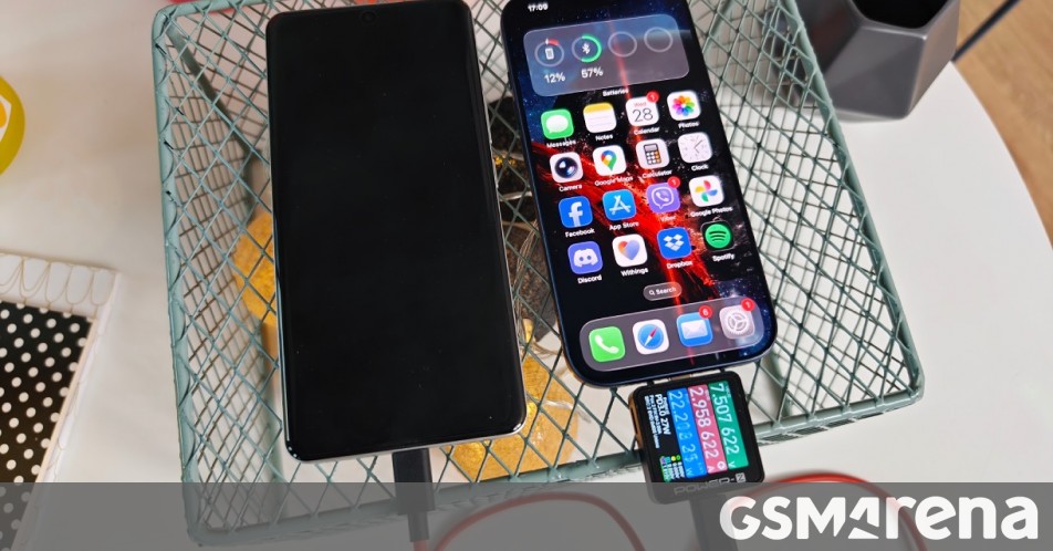 Test: using the Realme P4 Power as a power bank for your iPhone