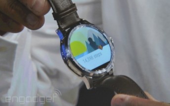 Fossil and Intel show a round Android Wear watch
