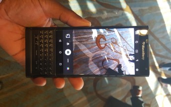 BlackBerry Priv handled unofficially: thinner than Note5