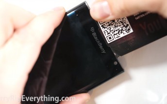 Teardown of Blackberry Priv shows screen easily replaceable 