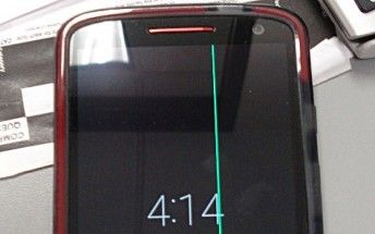 Motorola Droid Turbo 2 owners reporting mysterious green line on display