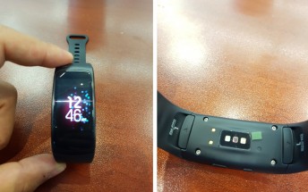 Samsung Gear Fit 2 with GPS leaks, Gear IconX headset too