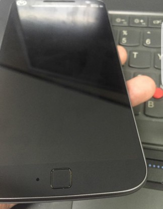 Moto G leak: square fingerprint on the front