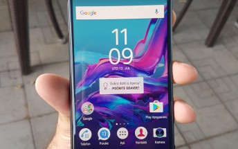 Exclusive: Sony Xperia F8331 photographed, shows brand new design