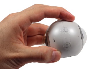 The on-camera controls are clumsy and slow to use - Samsung Gear 360 hands-on