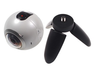 A look at the tripod and its mount - Samsung Gear 360 hands-on