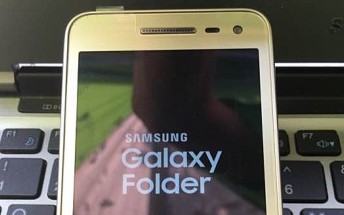 More Samsung Galaxy Folder 2 images leak