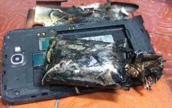 Samsung Galaxy Note 2 catches fire on IndiGo flight