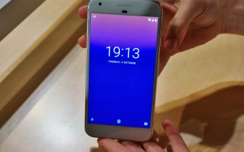 32GB Google Pixel XL costs around $285 to make