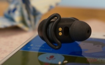 Sony Xperia Ear is up for pre-order in Europe, priced at €199 or £179