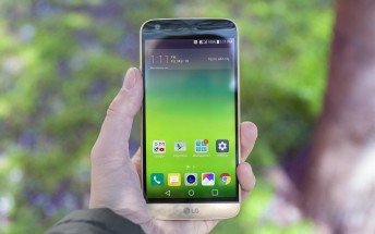 LG G5 for AT&T, Verizon, and Sprint can be bought for only $349.99 with free accessory bundle