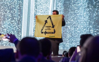 Greenpeace protester makes a guest appearance at Samsung’s keynote