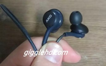 Here are the photos of the Galaxy S8 headphones by AKG