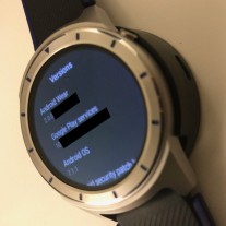 ZTE Quartz and its charging dock