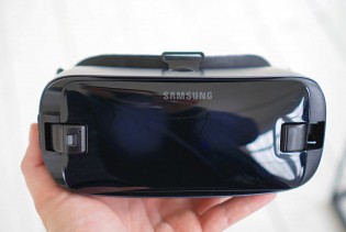 Samsung Gear VR with Controller