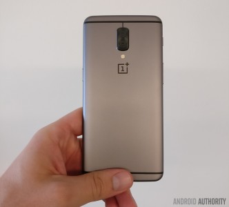 Different OnePlus 5 prototype from yesterday