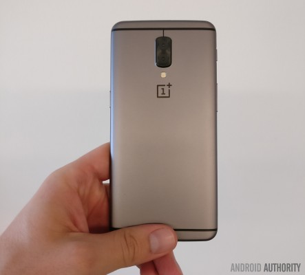 Alleged photo of a OnePlus 5 prototype (non-final)