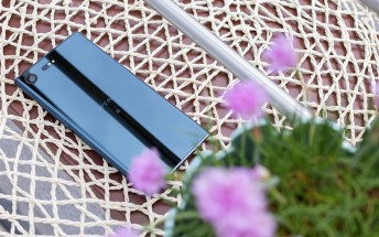 Sony Xperia XZ Premium dual lets you use two SIMs and a microSD card