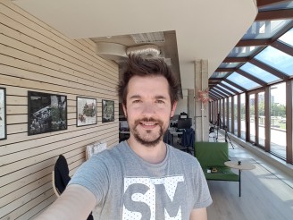 Selfie samples: Galaxy S7 edge - f/1.7, ISO 50, 1/229s - Galaxy S8 vs. Galaxy S7 edge camera comparison