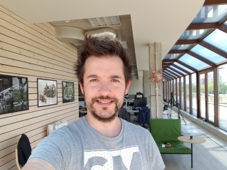 Selfie samples: Galaxy S8 - f/1.7, ISO 40, 1/153s - Galaxy S8 vs. Galaxy S7 edge camera comparison