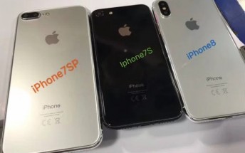 iPhone 8, 7s, 7s Plus dummy units shown in family photo as all three devices enter volume production