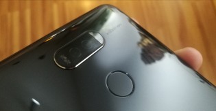 The aspheric lens points to a Leica camera on this Huawei device