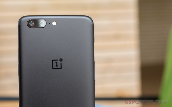 Deal: OnePlus 5 comes with free Bullets V2 headphones