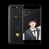 Three versions of the Oppo R11 TFBOYS Edition, one for each member