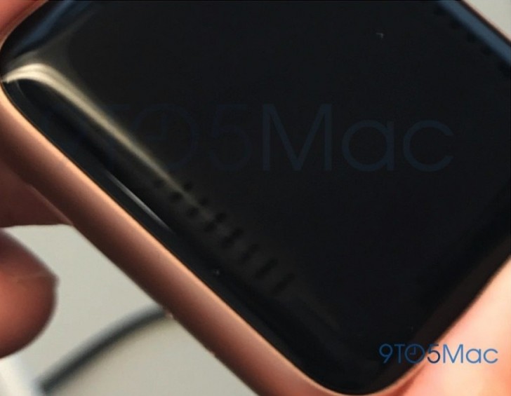 Apple acknowledges Watch Series 3 display stripes issue