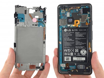 The heat pipe in the Pixel 2 XL keeps the Snapdragon 835 cool (photo: iFixit)