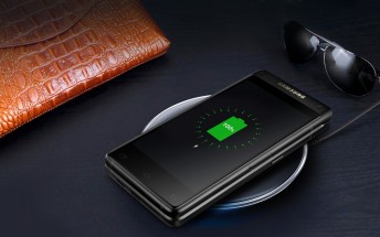 Samsung W2018 flip-phone clears the FCC