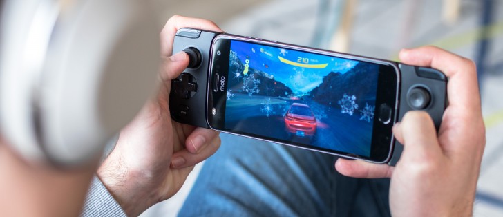 Motorola Gamepad Moto Mod hands-on review - GSMArena.com news