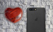 Teaser for Sandstone OnePlus 5T lists loving quotes from fans