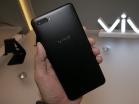 Bottom and back of unnamed vivo phone