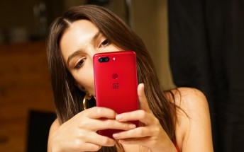 Emily Ratajkowski to give away OnePlus 5T phones to 5 lucky couples