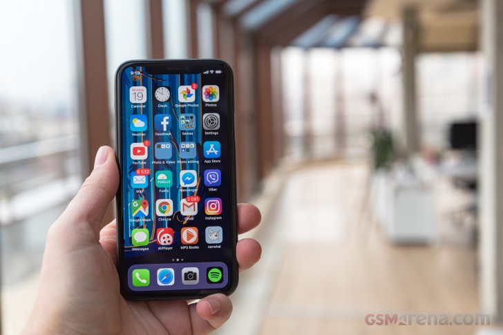 Apple to use OLED on all 2019 iPhones