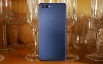 Honor View 10 finally becomes available in the US for $499