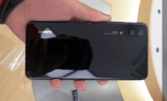Huawei P20 dummy gets compared to a real life P20 Lite in hands-on images
