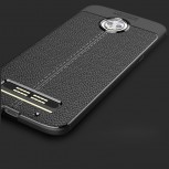 More images of Moto Z3 Play in the protective case