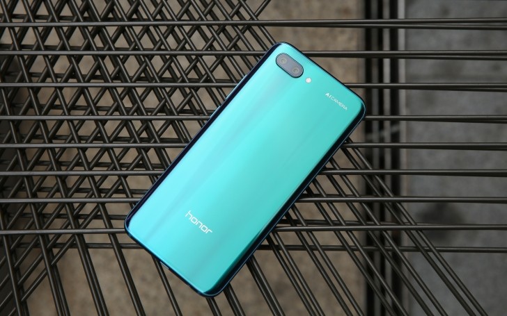 Huawei Honor 10 with 24 MP AI camera is globally available