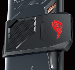 The AeroActive cooler for the Asus ROG phone