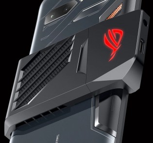 The AeroActive cooler for the Asus ROG phone