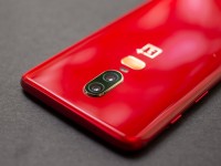 OnePlus 6 Red comes with two exclusive wallpapers