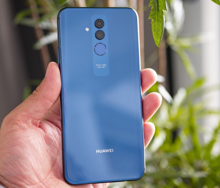 Huawei Mate 20 Lite stars in a few detailed hands-on articles