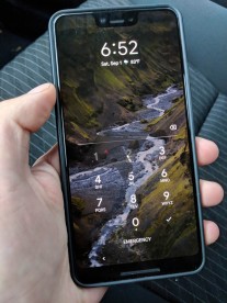 Google Pixel 3 XL handled in the wild