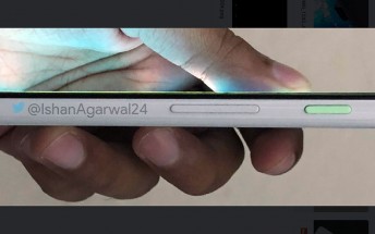 More photos of the Pixel 3 XL leak in white with mint-colored power key