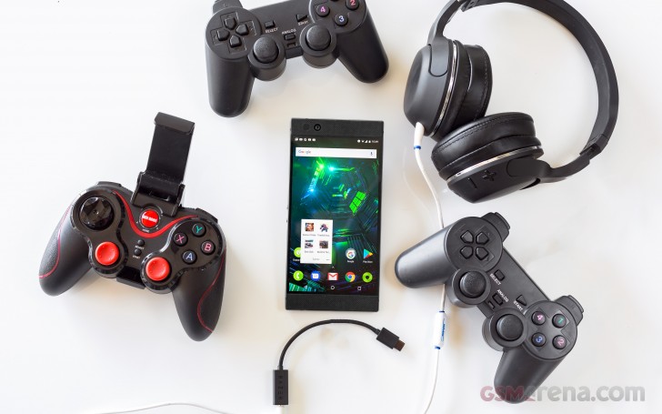 Gaming-smartphones-accessories